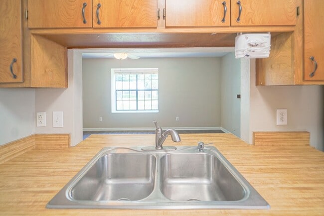 Building Photo - 2 bed 2 bath Sublease