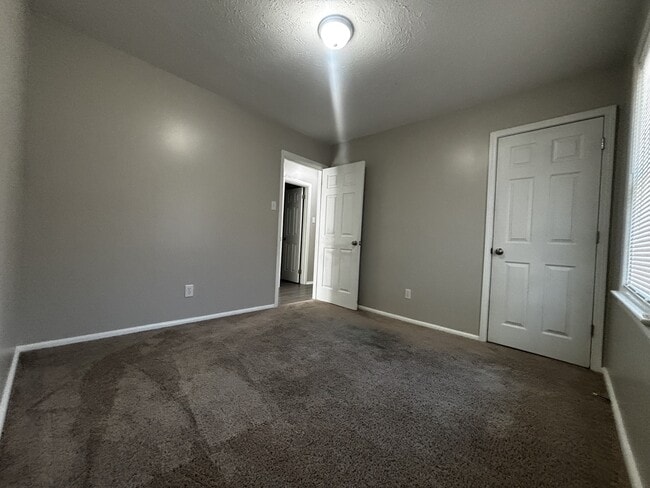 Building Photo - 516 Olivia Ln