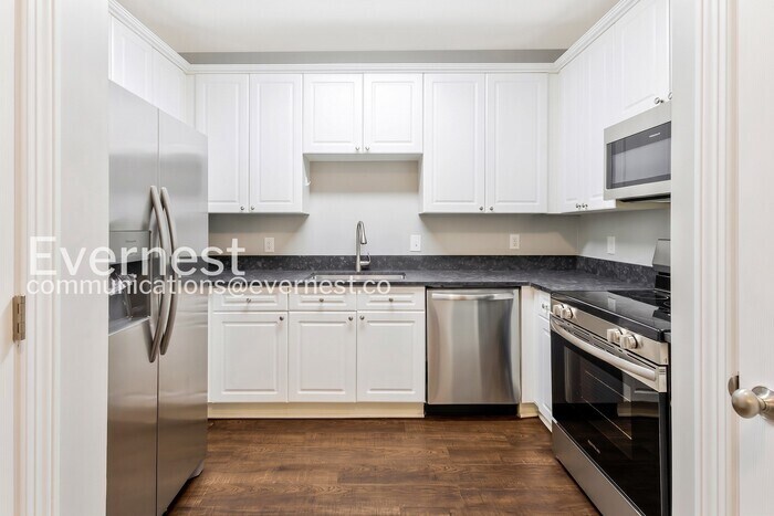 Building Photo - 116 31st Ave N