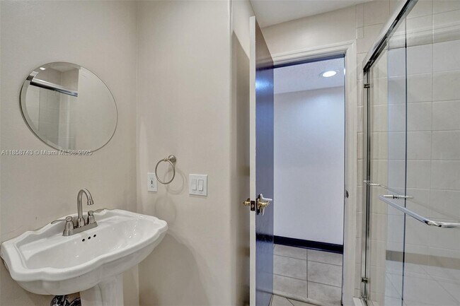 Building Photo - 760 E Coco Plum Cir