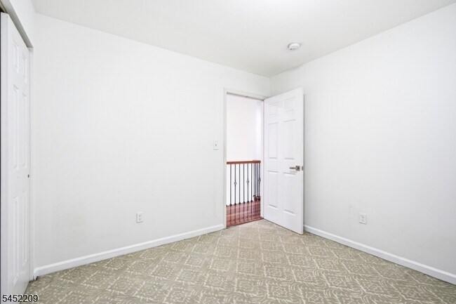 Building Photo - 9 Stirrup Way