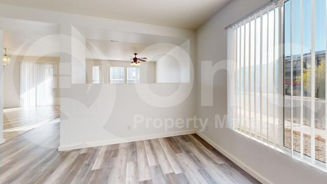 Building Photo - 1351 Burdock Dr S