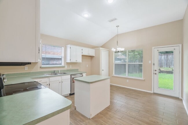 Building Photo - 203 Cain Dr