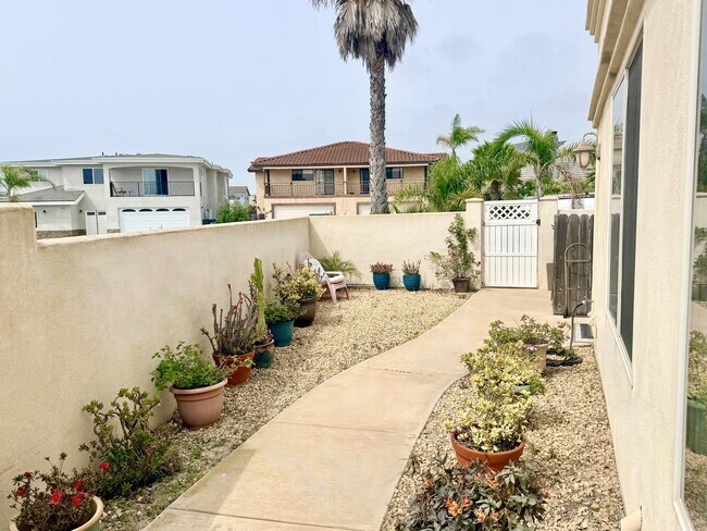 Building Photo - 4966 Dunes Cir