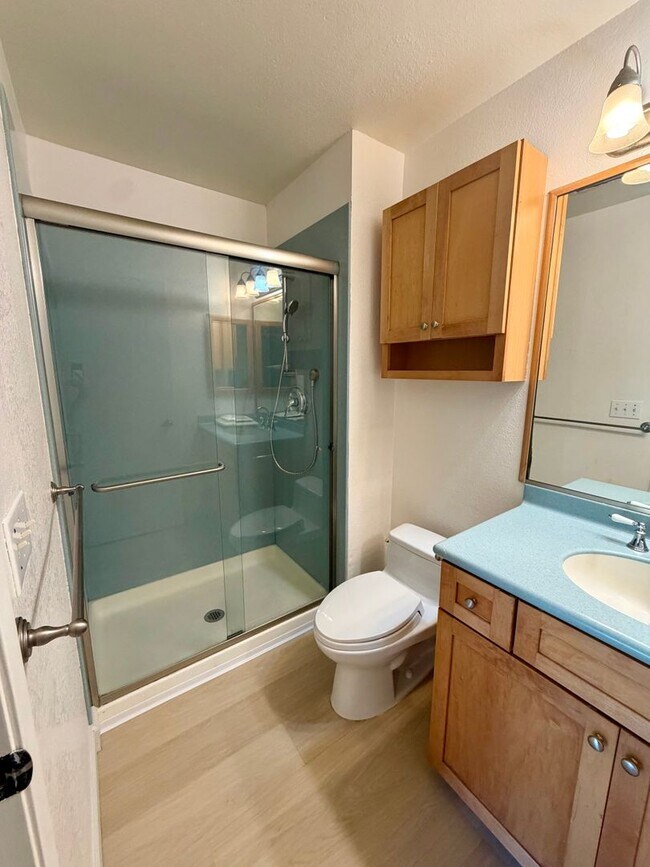 Building Photo - Prime Location! 2 Bedroom 2 Bath !
