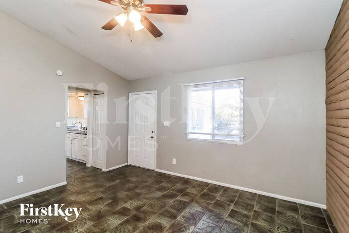 Building Photo - 3320 S Margo Dr