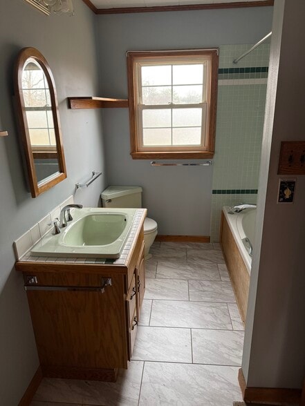 Building Photo - 448 Lake Ave