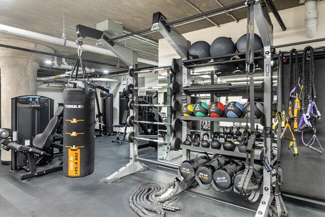 Building Photo - 2032 N Clybourn Ave