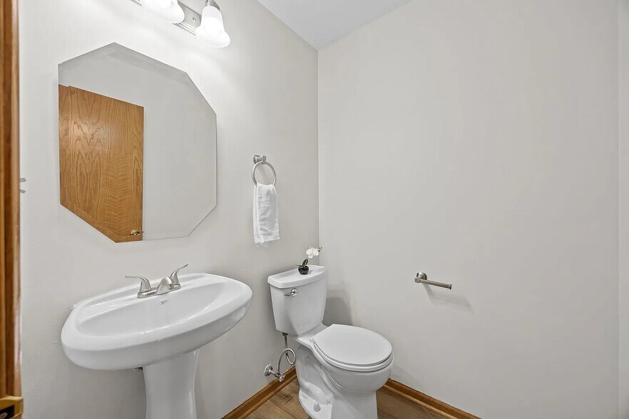 Building Photo - 262 Springbrook Trl S