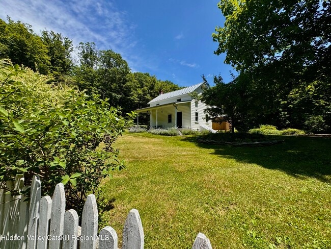 Building Photo - 64 E Pond Lilly Rd