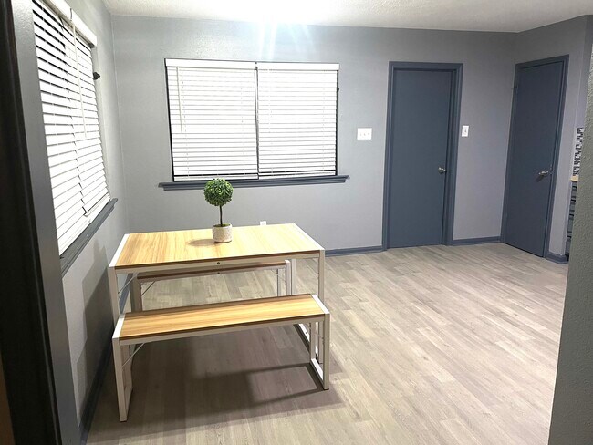 Building Photo - 131 Goldsmith St