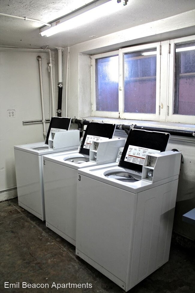 Building Photo - 945 Beacon Ave