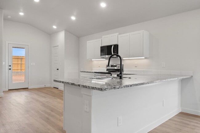 Building Photo - 2025 Cottonwood Ave