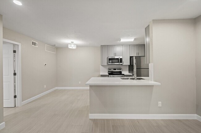 Building Photo - 1223 Augusta Dr