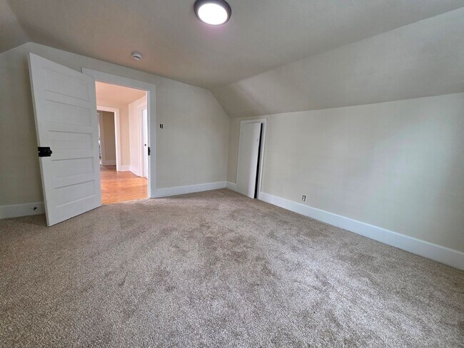 Building Photo - 1020-1022 Smith St