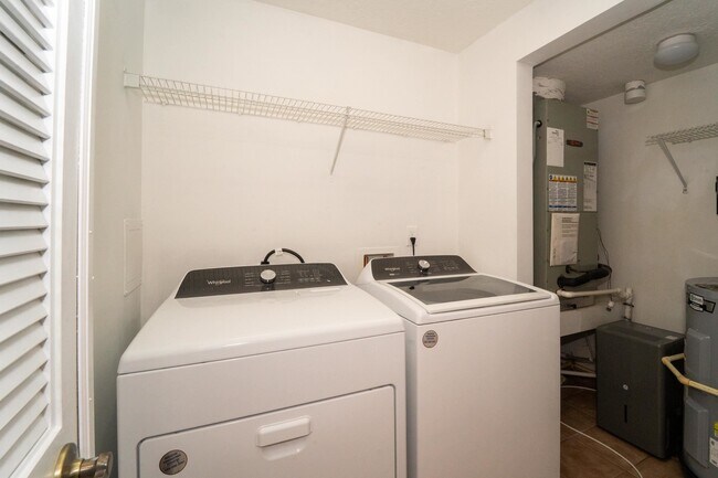 Building Photo - 101 Laurel Wood Way