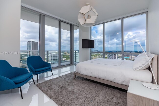 Building Photo - 851 NE 1st Ave