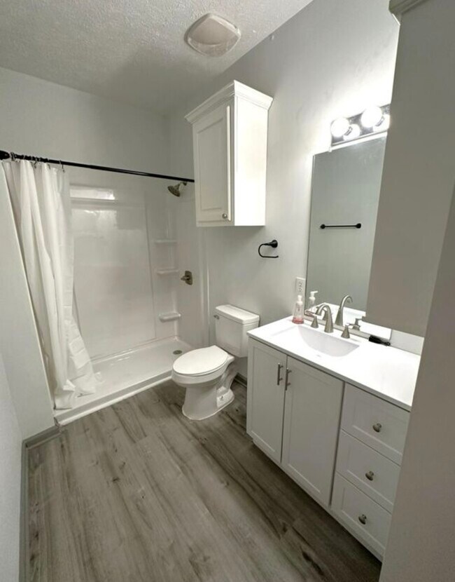 Building Photo - 105 Tomlinson Dr