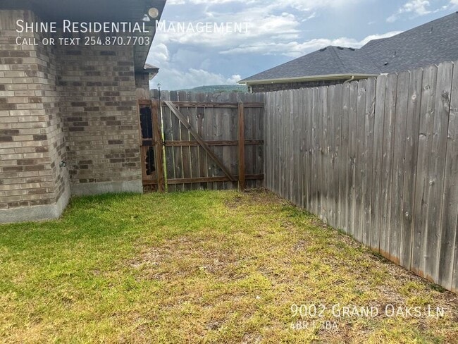 Building Photo - 9002 Grand Oaks Ln