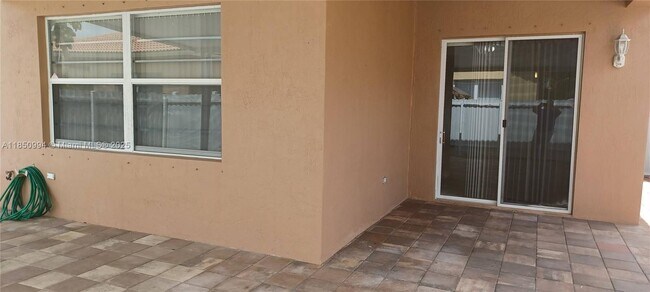 Building Photo - 2210 NE 37th Rd