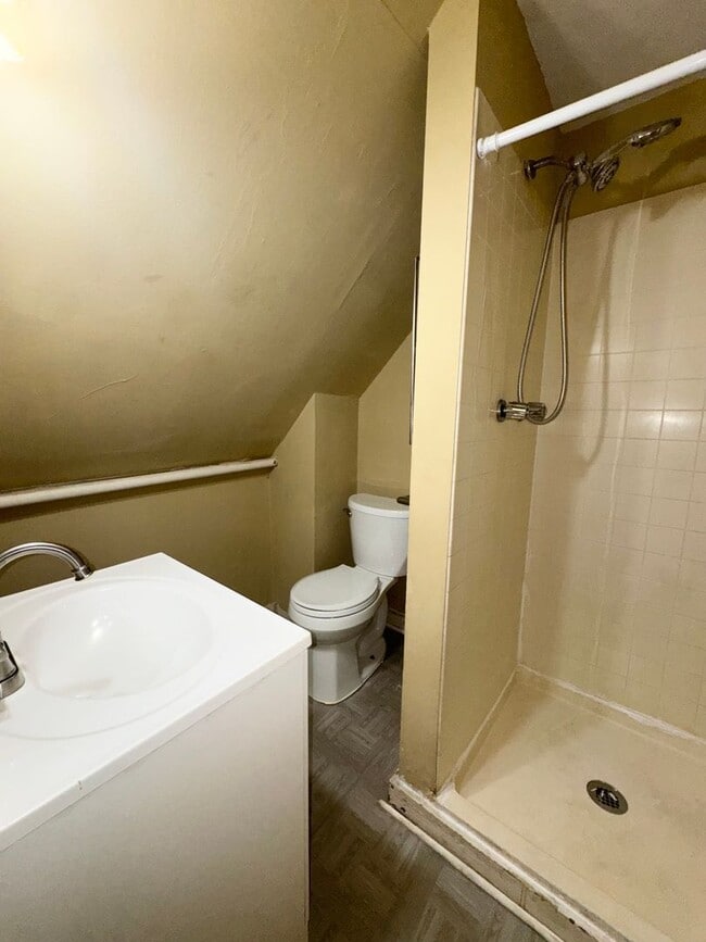 Building Photo - 112 N 38th Ave