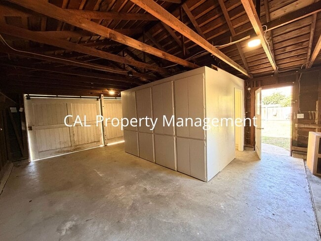 Building Photo - 3 Bed/2 Bath Single Level Home!