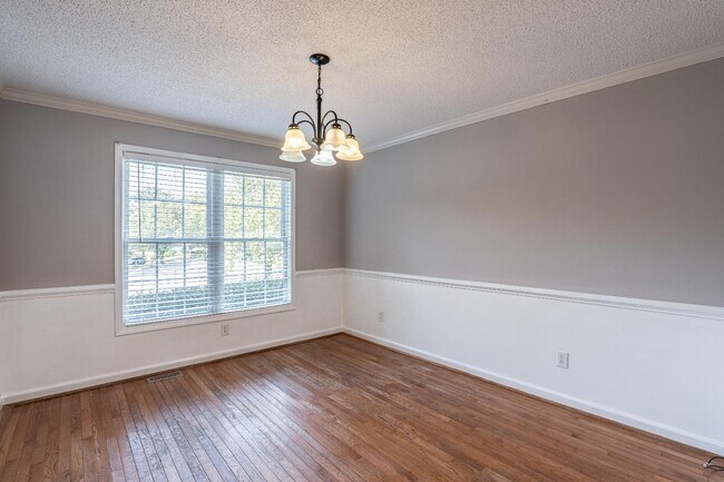 Building Photo - 509 Holly Ridge Ln