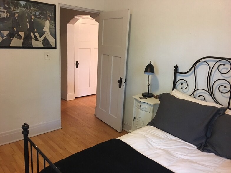 Interior Photo - Lyon Manor