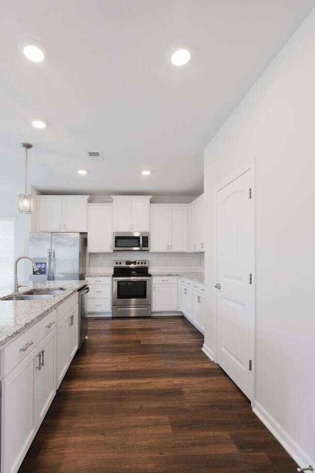 Building Photo - 61 Conifer St