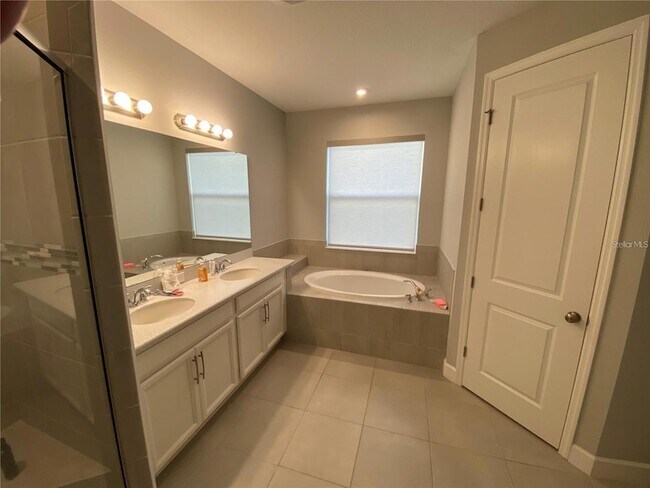 Building Photo - 3958 Carrick Bend Dr