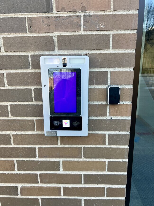 Building Photo - 413 N 2nd St