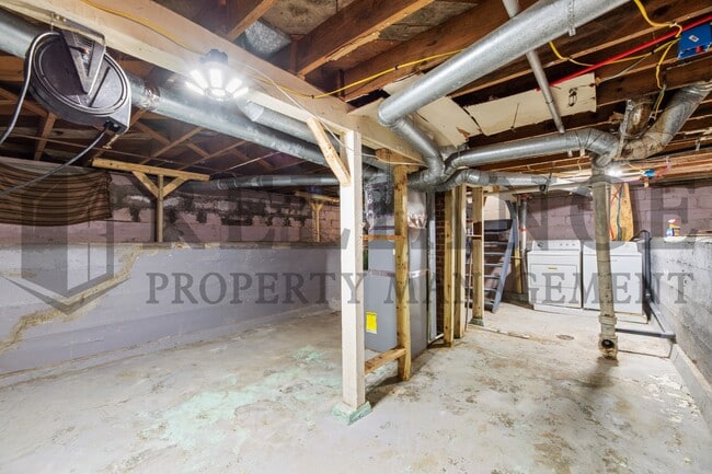 Building Photo - 621 S Green St