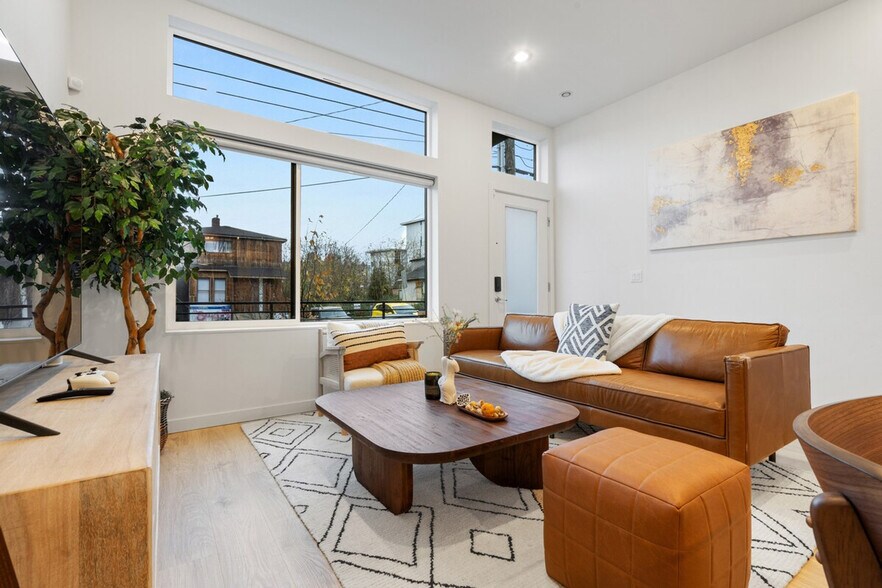 Primary Photo - 2433 S Plum St