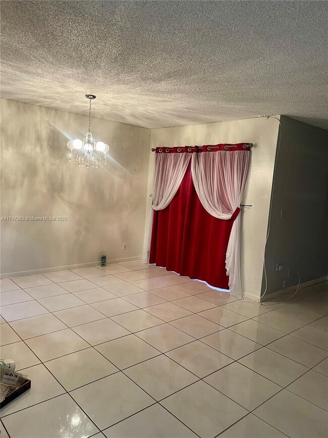 Building Photo - 6695 Racquet Club Dr