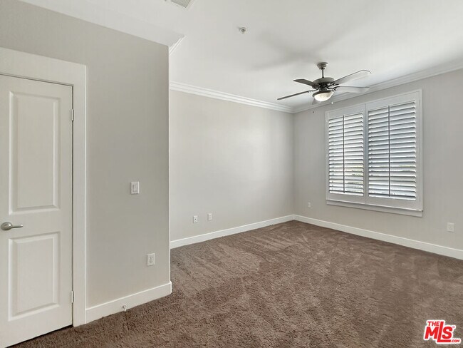 Building Photo - 24585 Town Center Dr