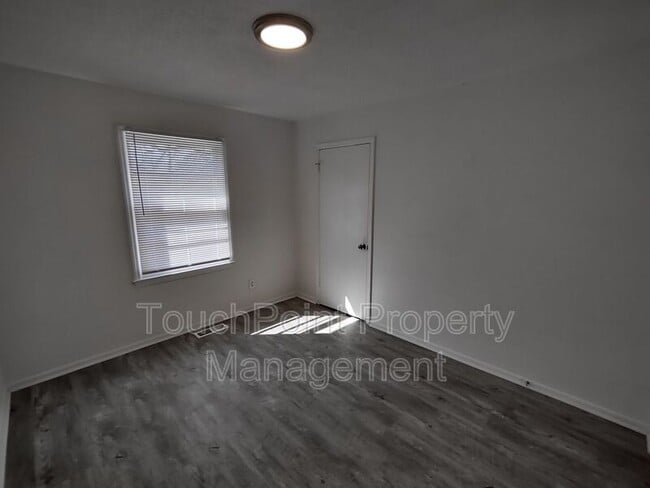 Building Photo - 1413 Phil Thurman Rd