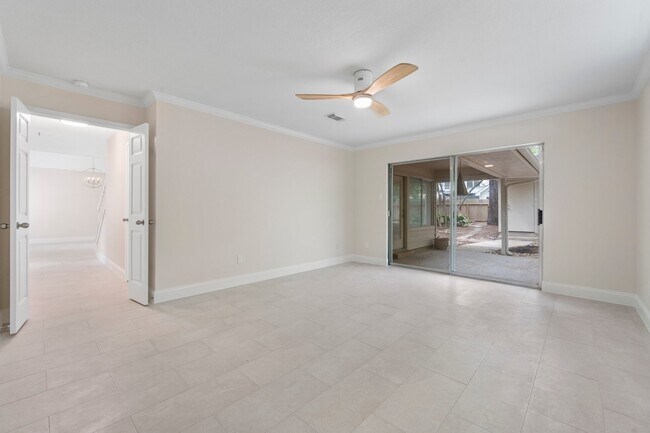Building Photo - 49 W Southfork Pines Cir