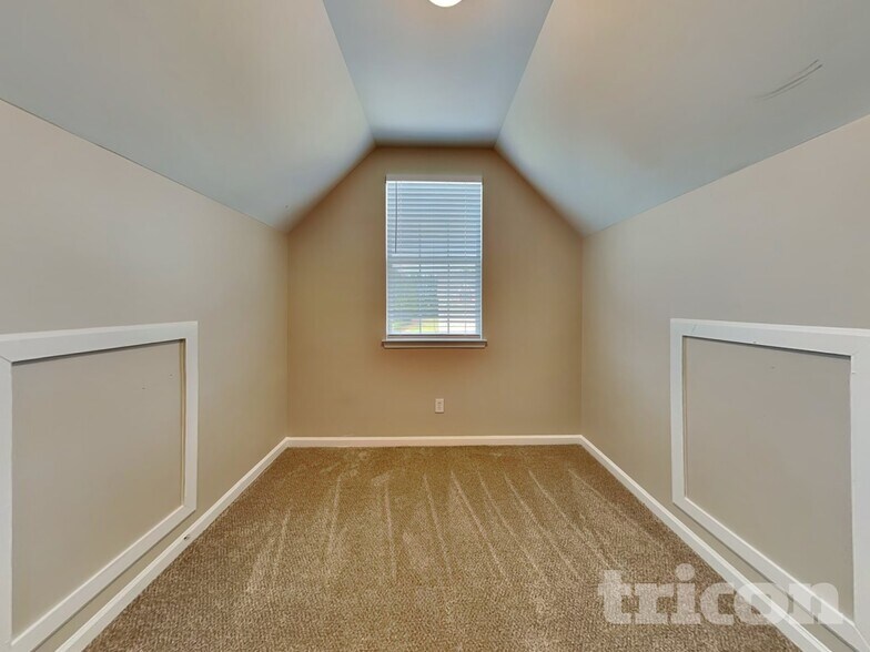 Building Photo - 7587 Poplar Falls St