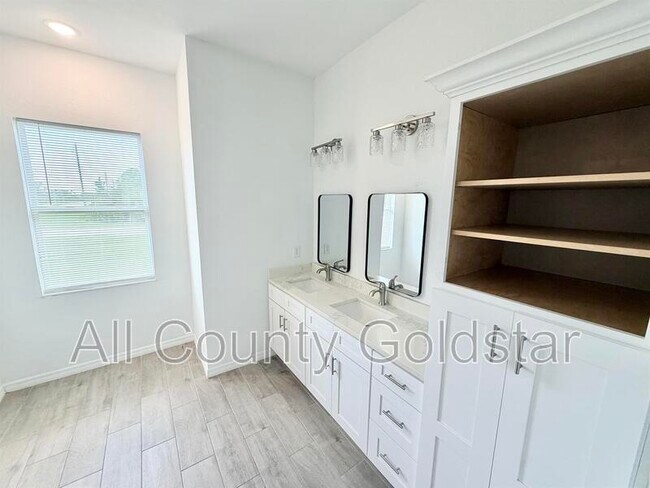 Building Photo - 14300 Kay Ln