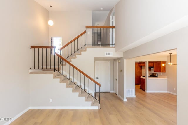 Building Photo - 985 Hawthorne Ln