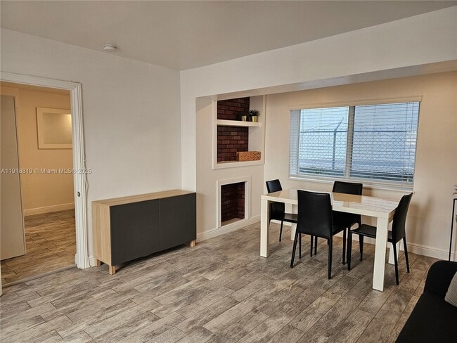 Building Photo - 622 15th St