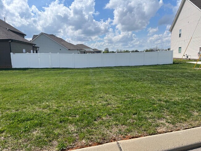 Building Photo - "Spacious 4-Bedroom Retreat with 3.5 Baths in Charming Mt. Juliet!"