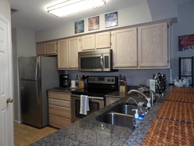 Building Photo - 4622 Greenbriar Dr