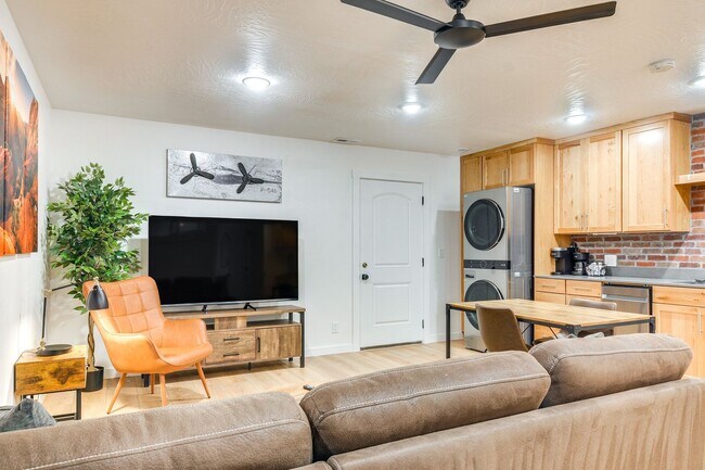 Building Photo - FC A4