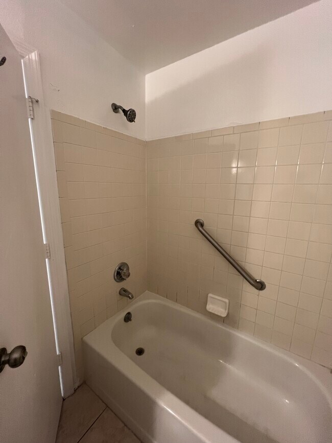 Building Photo - 667 Lake Dexter Cir