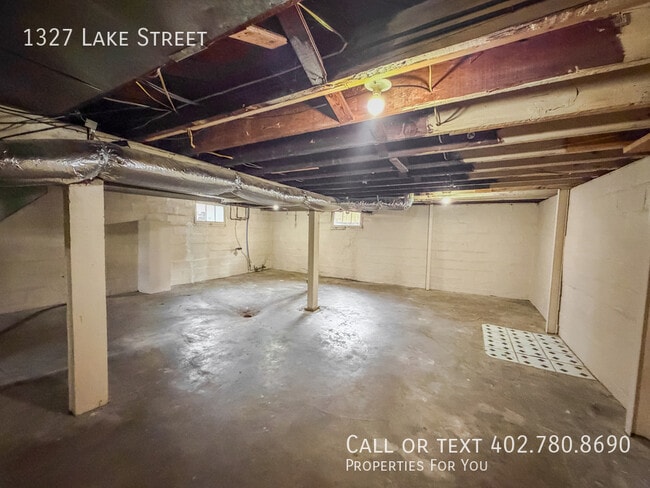 Building Photo - 1327 Lake St
