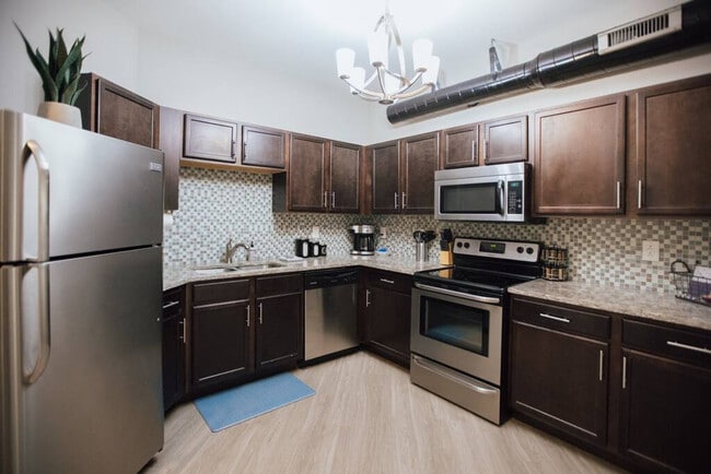 Building Photo - 202 E Main St