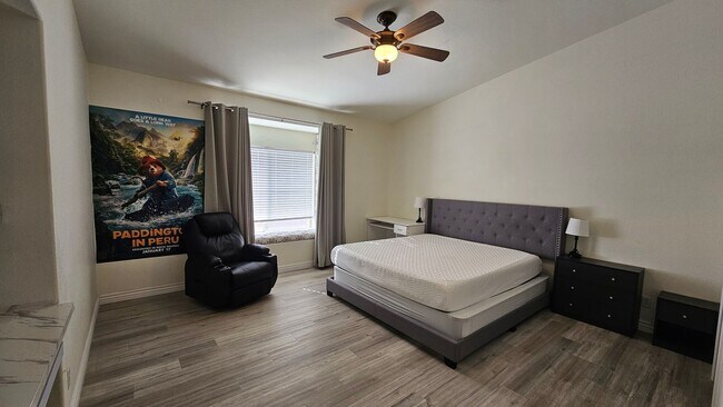 Building Photo - Partially Furnished 2/2 CONDO WITH  *BONUS DEN* & 2 CAR GARAGE!