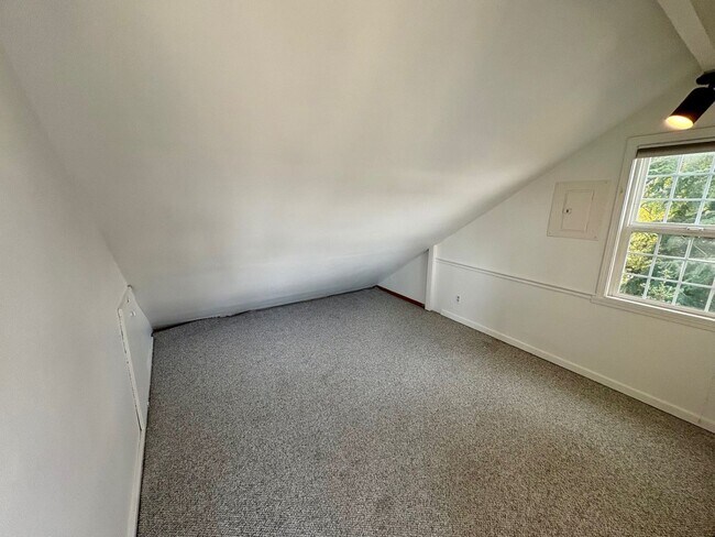 Building Photo - SKIRVIN TRIPLEX