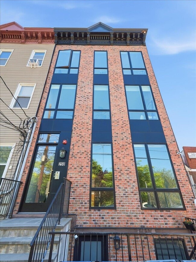 Building Photo - 250 Van Horne St